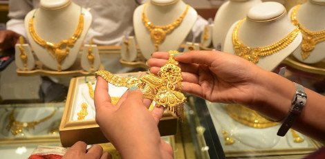 Gold Prices Surge on First Day of Week