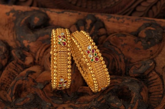 Chennai Gold Rate Today: 22K Gold Falls ₹85, Silver Drops ₹5 on August 19, 2026 Chennai Gold Rate Today: 22K Gold Falls ₹85, Silver Drops ₹5 on August 19, 2026