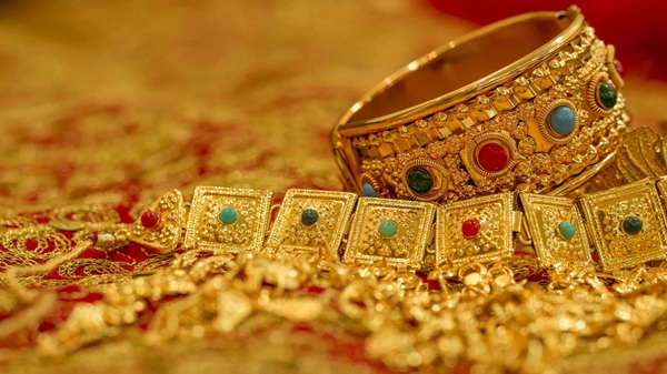 Gold Rate Today in Chennai: 22K Gold Falls ₹85, Silver Rate Unchanged