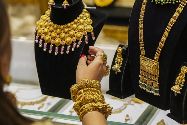 Chennai Gold Rate Today: 22K and 18K Gold Rise by ₹120 Per Gram; Silver Unchanged